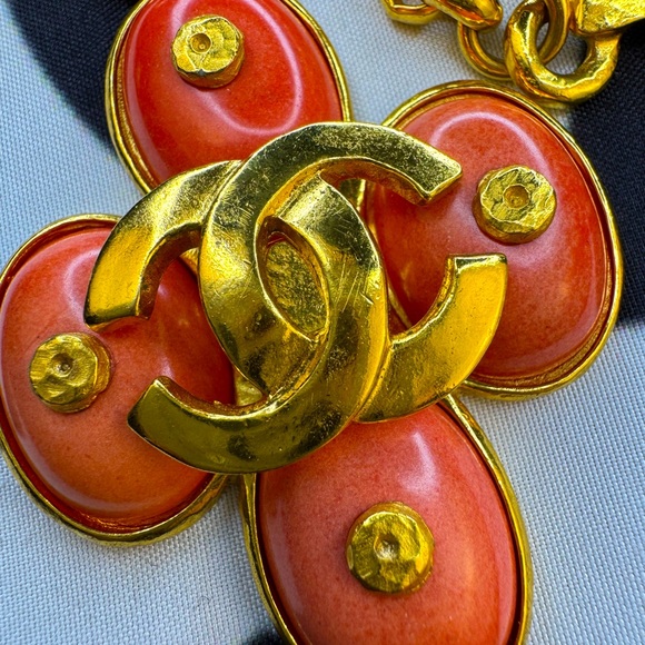 Chanel Clover Pendant 1997 Necklace, Gold-Plated Gripoix Glass RARE - Picture 2 of 6